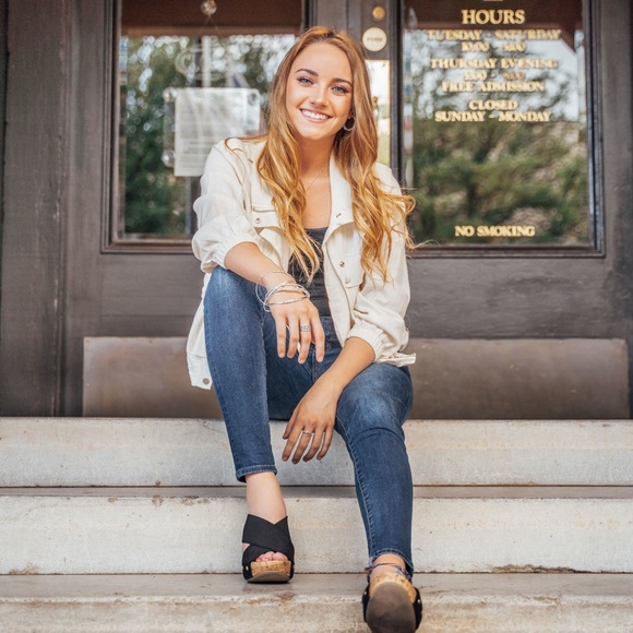 Meet your Posher, Susan - Picture 2 of 8